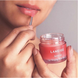 Ночная восстанавливающая маска для губ на ягодных экстрактах, миниверсия LANEIGE Lip Sleeping Mask EX [Berry] M1323 фото 3